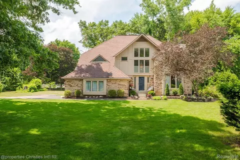 4141 Cheryl Dr, Commerce, MI 48382