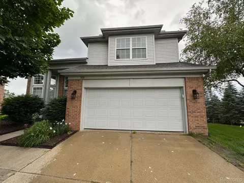 3125 Silverbrook Dr, Rochester, MI 48306