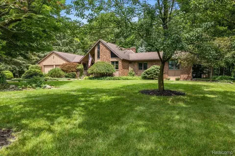 11110 Dawn Dr, Handy, MI 48836