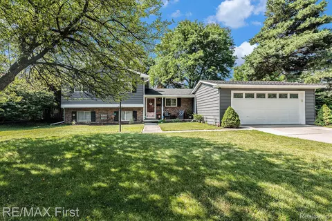 1337 W Houstonia Ave, Royal Oak, MI 48073
