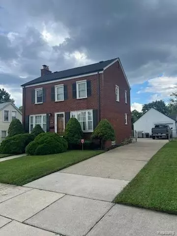 18582 Brohl St, Roseville, MI 48066