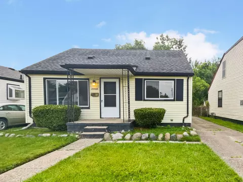 24860 Hayes Ave, Eastpointe, MI 48021