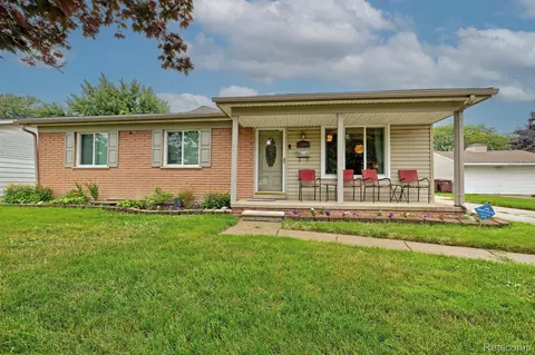 32690 Forest St, Wayne, MI 48184