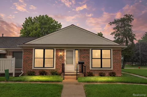 40160 Newport Dr, Plymouth, MI 48170