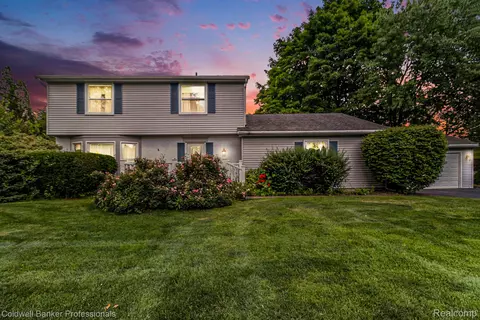 3895 Top View Crt Ct, Bloomfield Hills, MI 48304