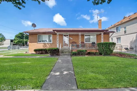 6509 Pinehurst St, Dearborn, MI 48126
