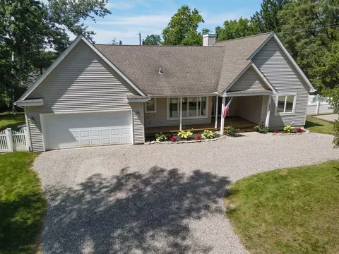 1095 Bayfield St, Orion, MI 48362