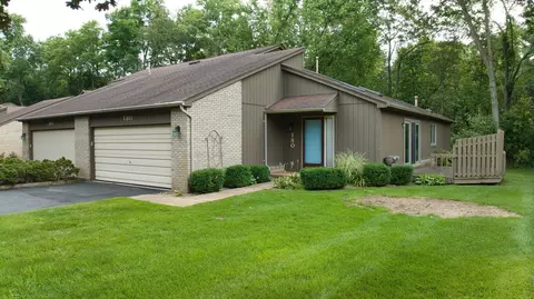 180 Woodstone Rd #13, Waterford, MI 48327