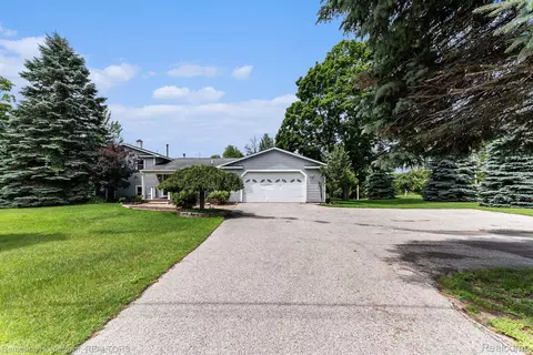 7044 S S Lake Leelanau Dr, Suttons Bay, MI 49684