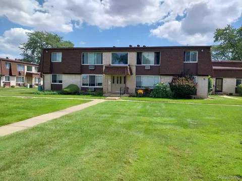 30213 Utica Rd #214B, Roseville, MI 48066