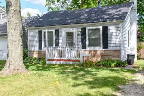 21676 S Hamilton Ave E, Farmington Hills, MI 48336