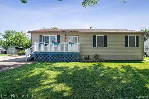 4140 5th St, Newport, MI 48166