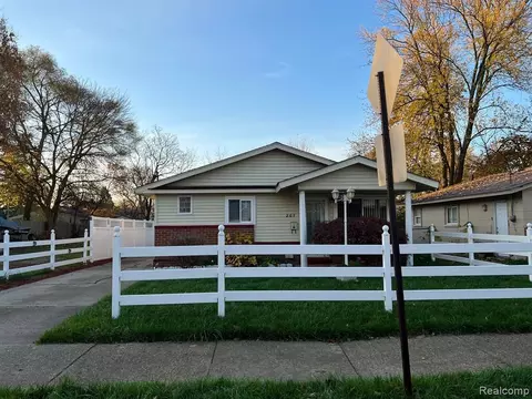 261 Hughes Ave, Pontiac, MI 48341