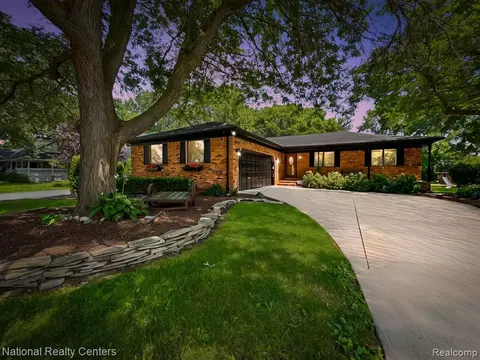 39130 Willowmere St, Harrison Township, MI 48045