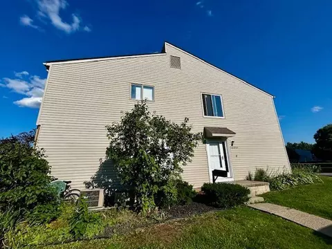 12210 Woodside Dr, Grand Blanc, MI 48439