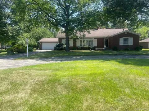 31263 Olmstead Rd, Rockwood, MI 48173