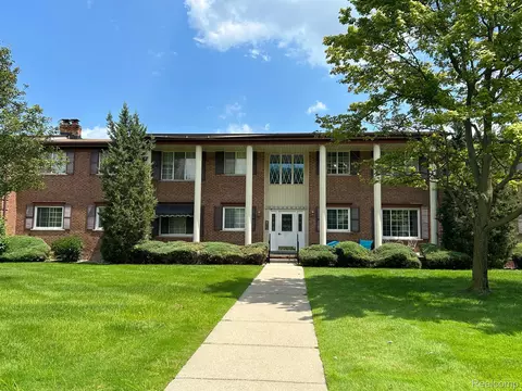 20806 Beaconsfield St #4, Saint Clair Shores, MI 48080