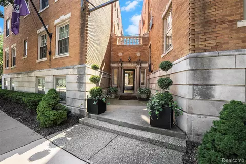 327 Southfield Rd 16 Rd #16 (3CS), Birmingham, MI 48009