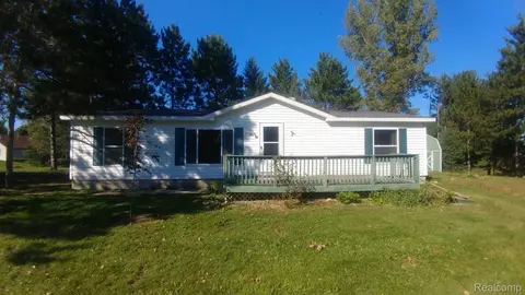 729 E Turner St, Mayville, MI 48744