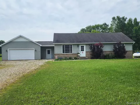 4197 Manning Dr, North Lakeport, MI 48059