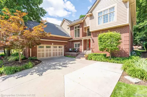 29481 Crawford Crt Ct, Farmington Hills, MI 48331