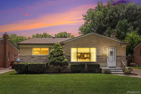 32663 Mackenzie Dr, Westland, MI 48185