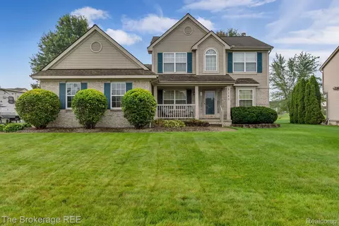 5180 Concordia Dr, Grand Blanc, MI 48439