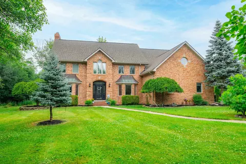 10364 Loma Cir, Grosse Ile, MI 48138