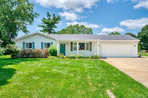 6466 Hollyhock Trl, Green Oak, MI 48116