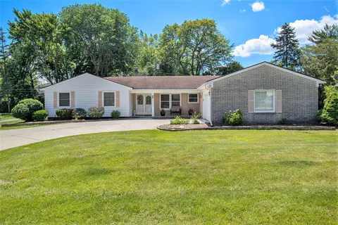 25815 Skye Dr, Farmington Hills, MI 48336