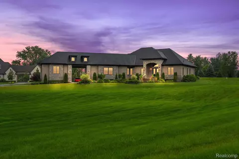 69356 Lake Point Crt Ct, Bruce Township, MI 48065