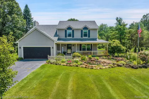 13820 Hearthstone Ln, Hartland, MI 48353