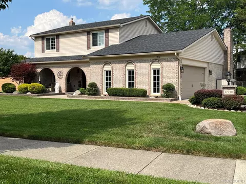 17710 Myron St, Livonia, MI 48152