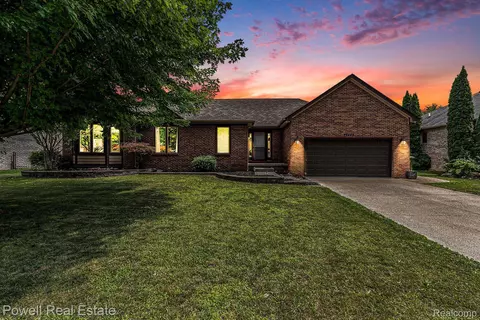 39452 Helena Ave, Sterling Heights, MI 48313