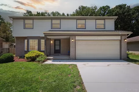 8299 Sandpiper St, Canton, MI 48187