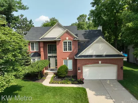 2157 Radcliffe Dr, Troy, MI 48085