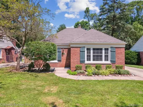 42458 Parkhurst Rd, Plymouth, MI 48170