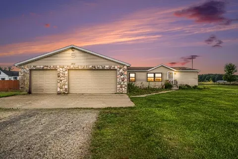 5854 Hunters Creek Rd, Imlay City, MI 48444