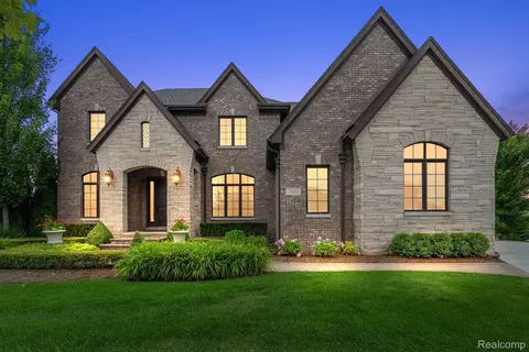 7881 Marble Crt Ct, Washington, MI 48094