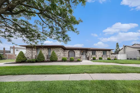18071 Ryanwood Dr, Riverview, MI 48193