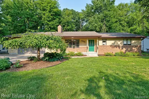 2225 Lynn Rd, Sanford, MI 48657