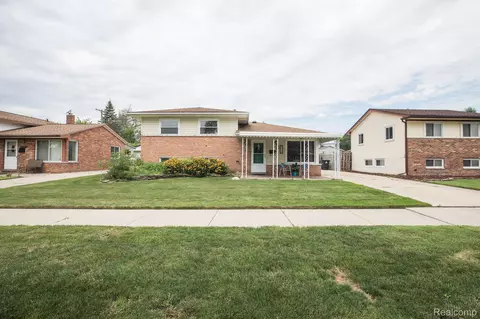 8253 Carrousel Blvd, Westland, MI 48185