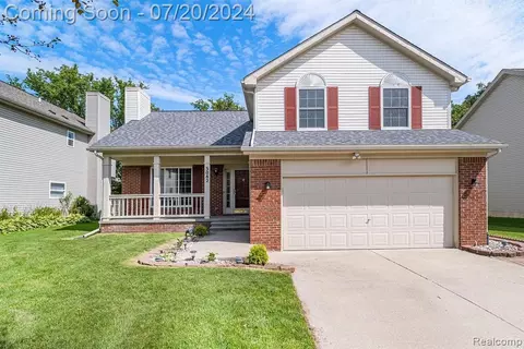 3082 Talon Cir, Lake Orion, MI 48360