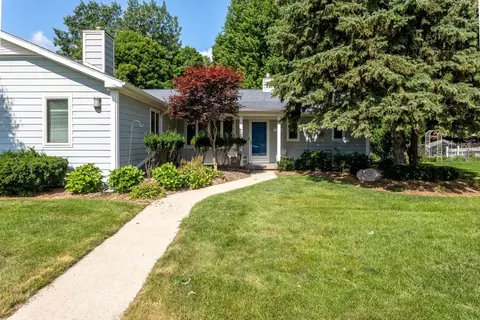 8027 Emerald Ln W, Westland, MI 48185