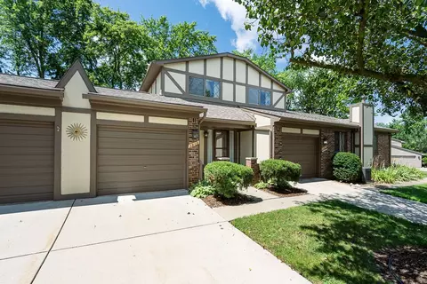 1918 Allenway Crt Ct, Rochester Hills, MI 48309