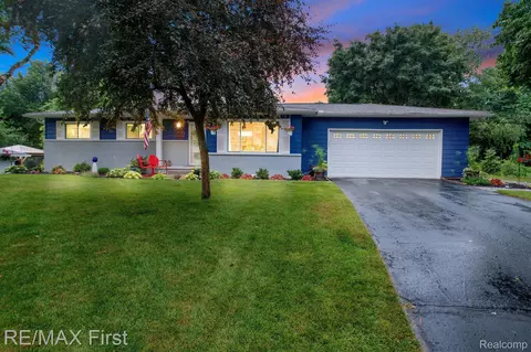2530 Freeman Dr, Orion, MI 48360
