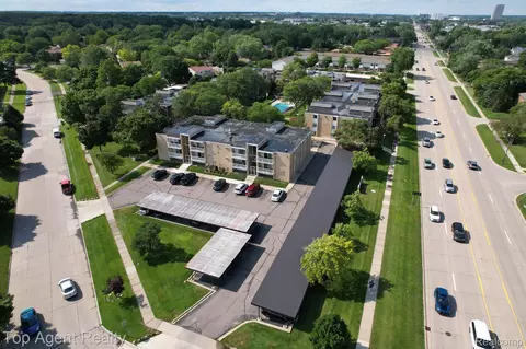 4905 Crooks Rd #B10, Royal Oak, MI 48073