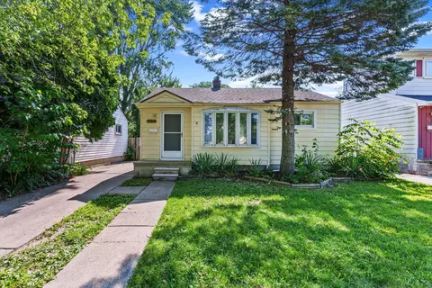 6037 John Daly St, Taylor, MI 48180