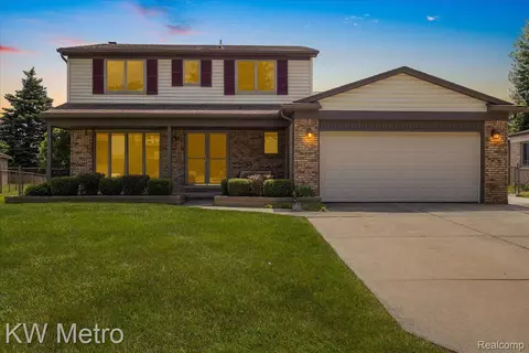 37064 Evergreen Dr, Sterling Heights, MI 48310