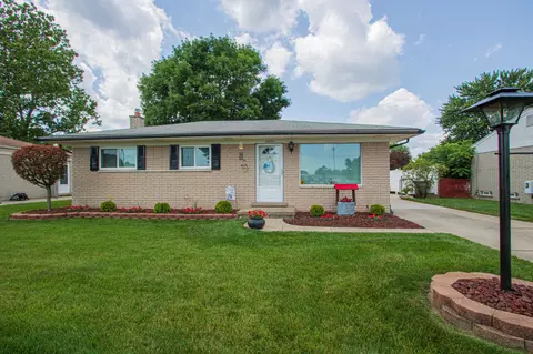 35259 Kelly Rd, Clinton Township, MI 48035